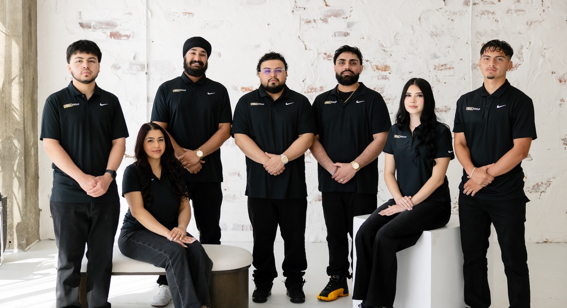 El equipo de Mesa Group Consulting en un retrato profesional de estudio, las personas detrás de la promesa